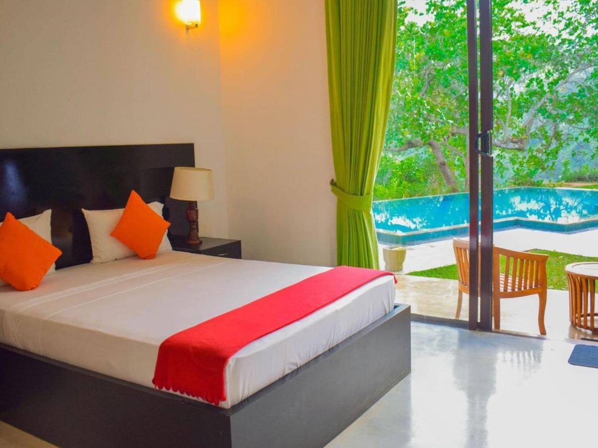 Aqua Exotica Wellness Retreat Hotel Gampola Bagian luar foto